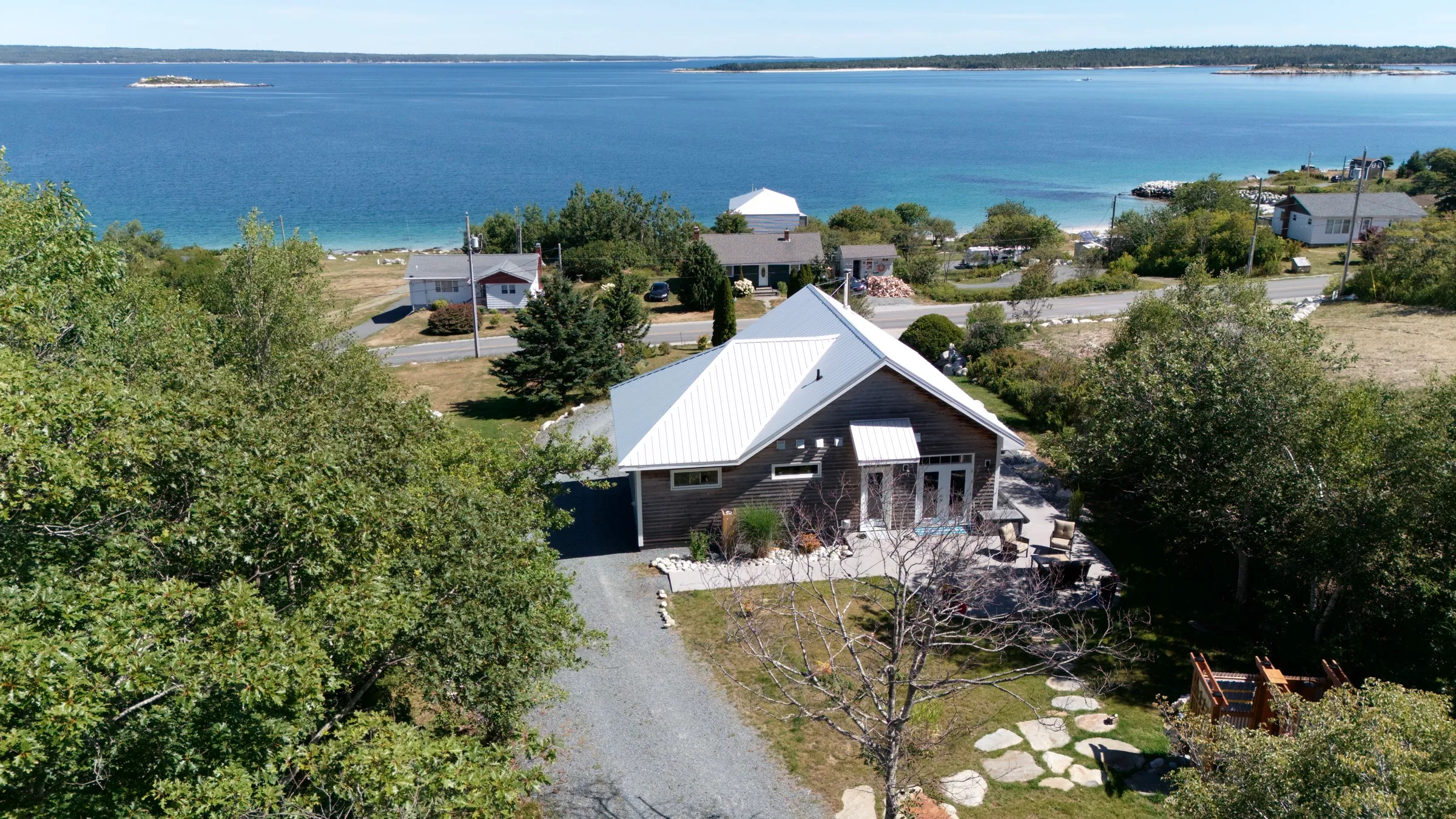Hi Tides cottage overlooking the South Shore coastline and Atlantic bay