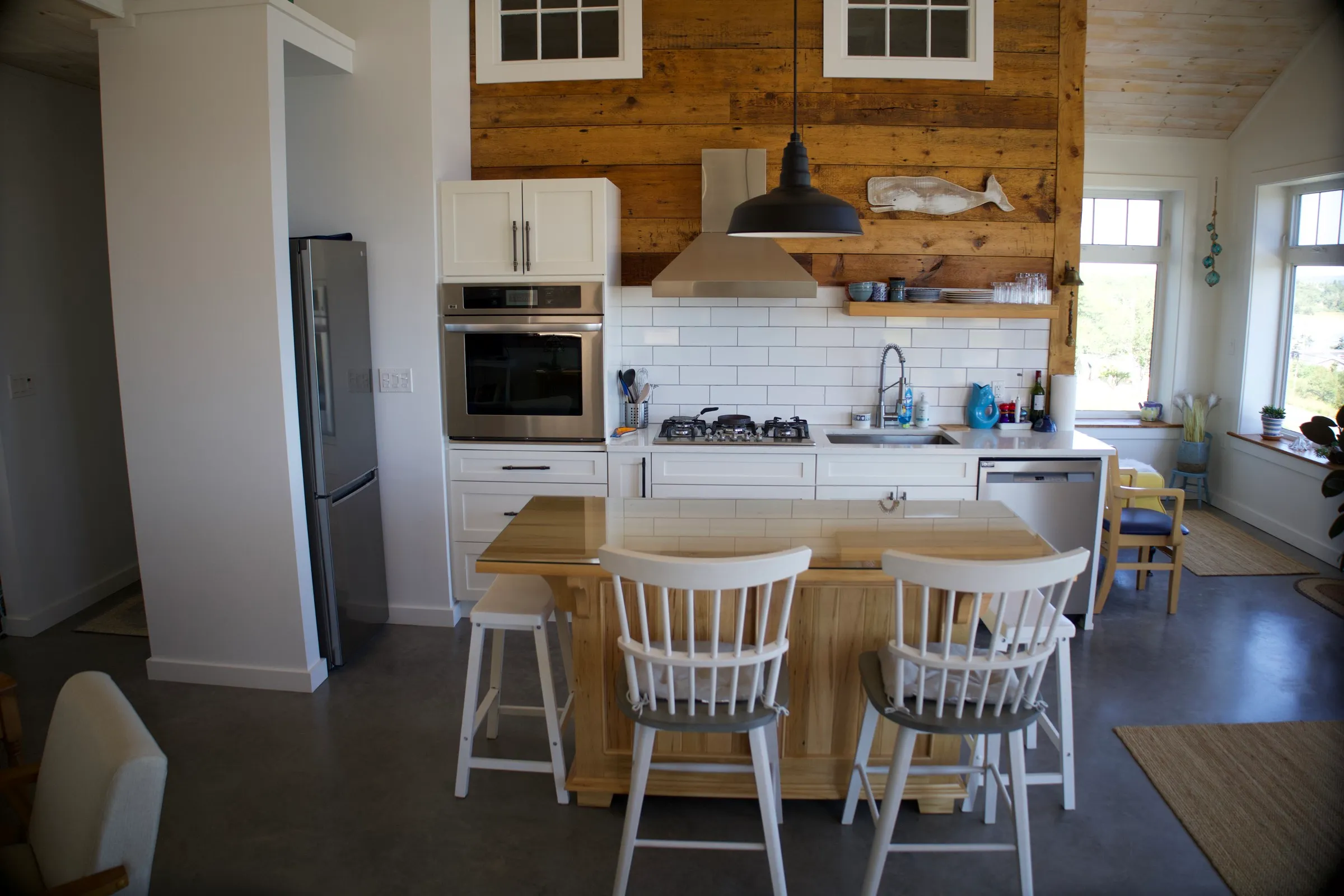 Fully equipped kitchen viewed from the dining side