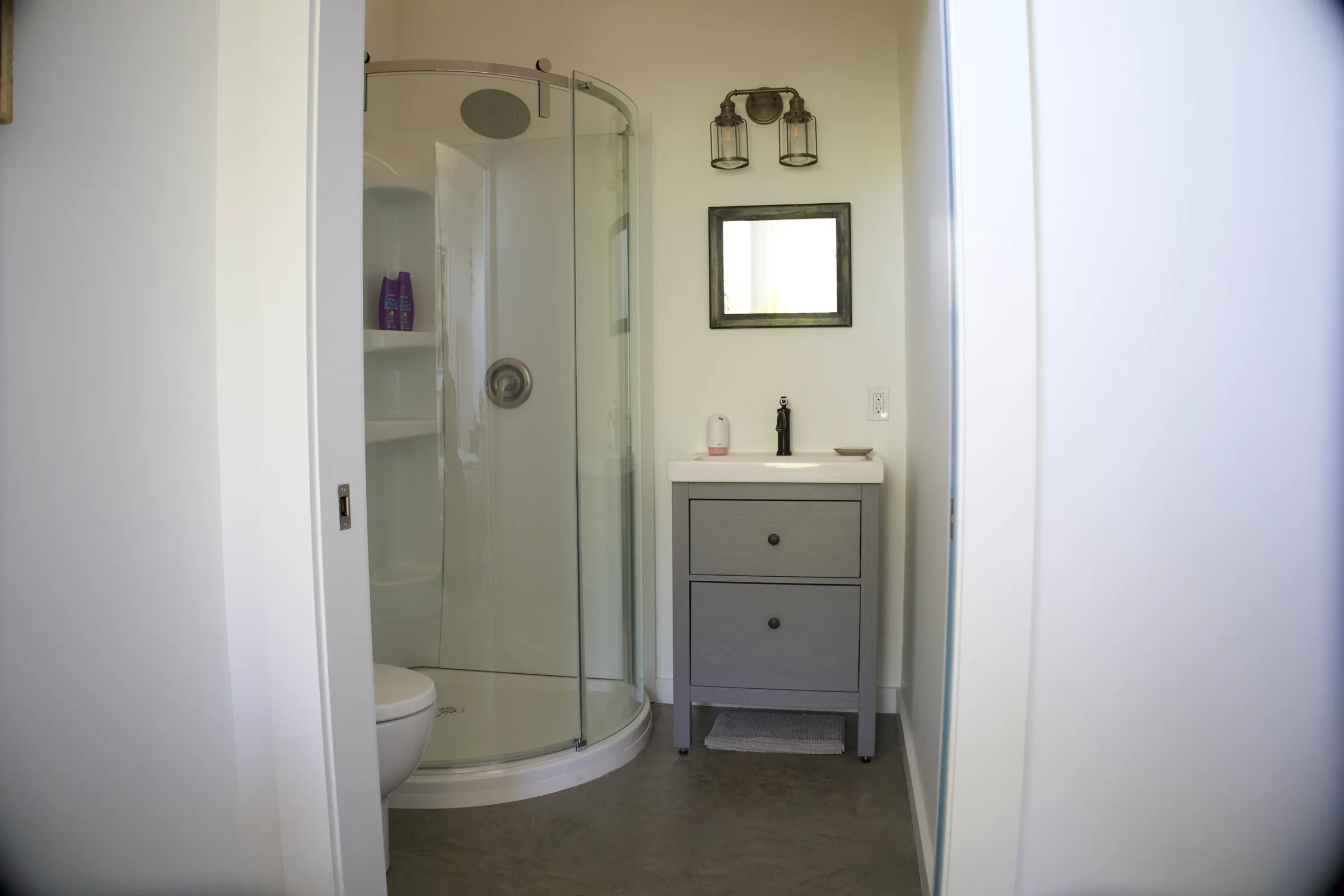 Second view of the en-suite bathroom layout